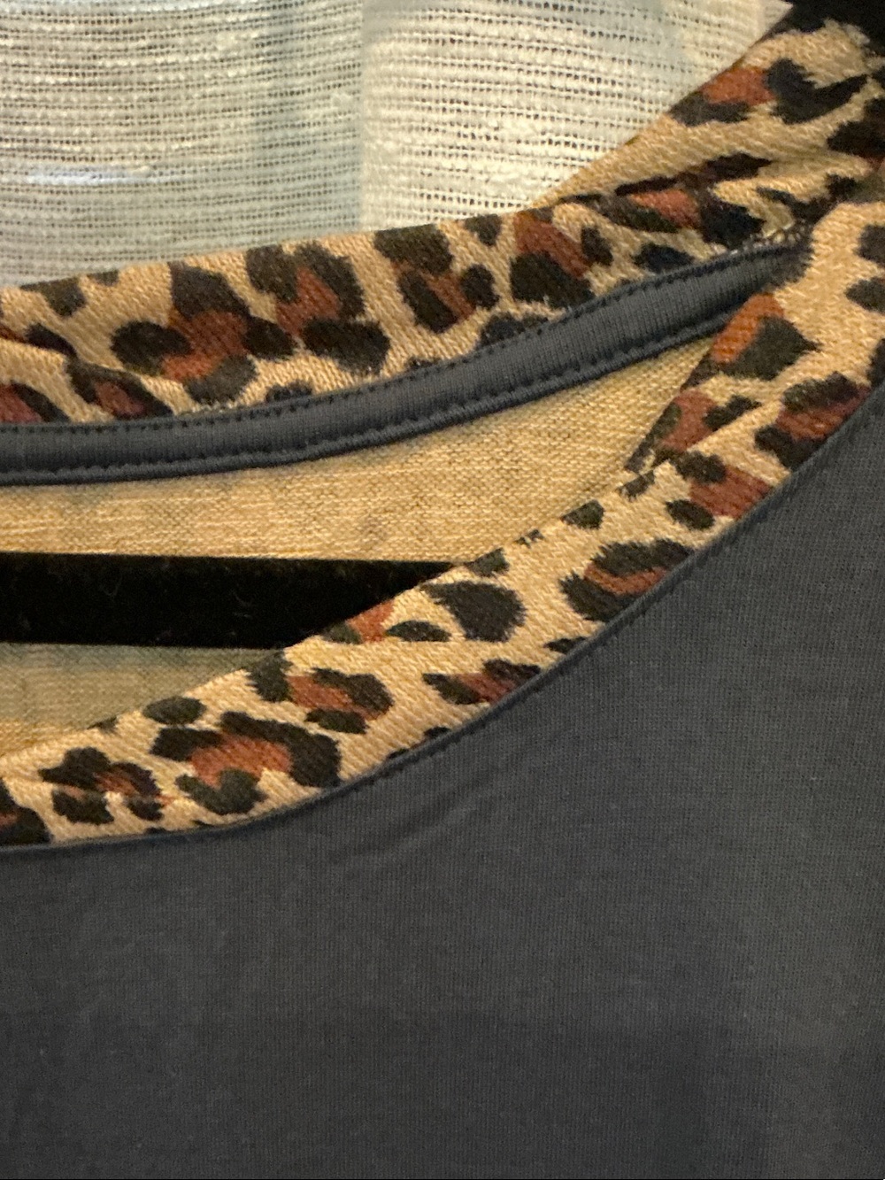 Umgee Black Short Sleeve Tunic with Leopard Print Neckline - Picture 4 of 4
